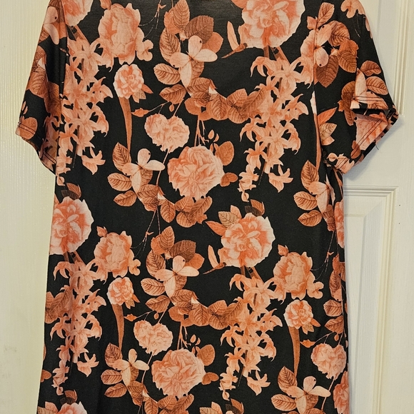 LulaRoe Women's Blue Green Shirt Top Size Medium. - Picture 4 of 4